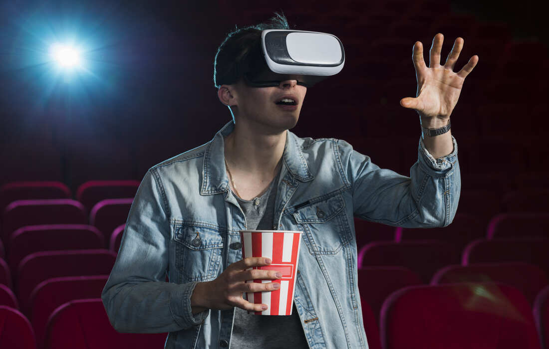 boy-with-vr-glasses-cinema-1